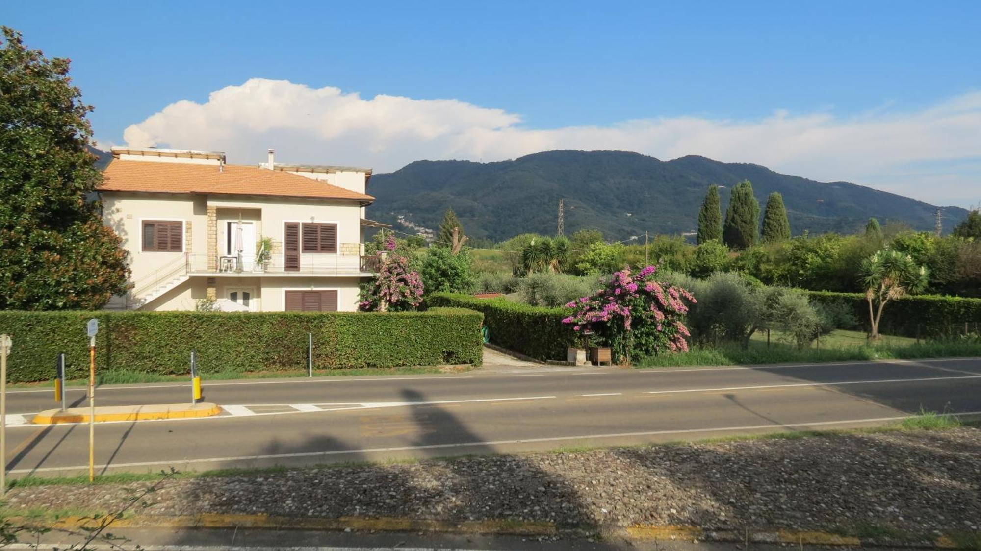 Casa Vacanze “Bouganville” Loc Avane Pisa Vecchiano Exteriér fotografie